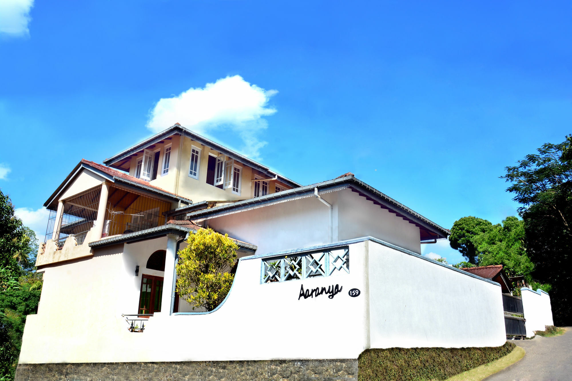 Aaranya Residence キャンディー エクステリア 写真